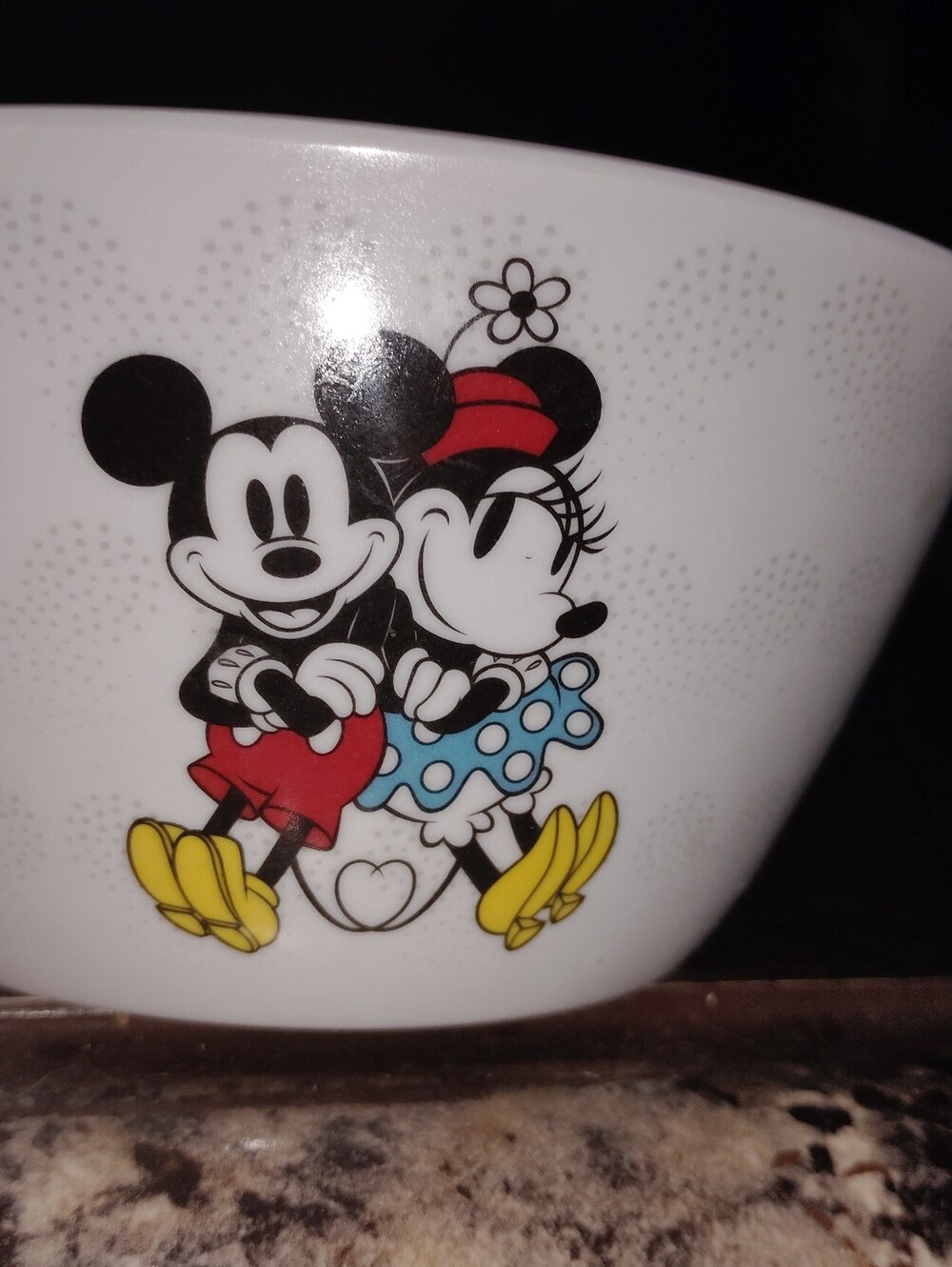 Mickey and Minnie kitchen set includes two bowls and two magnets all brand new - Picture 5 of 6